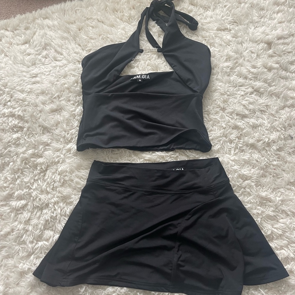 I am GIA matching set. No longer sold. Size M top and bottom
